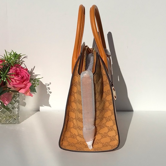 Michael Kors Avril LG Satchels - Picture 3 of 9